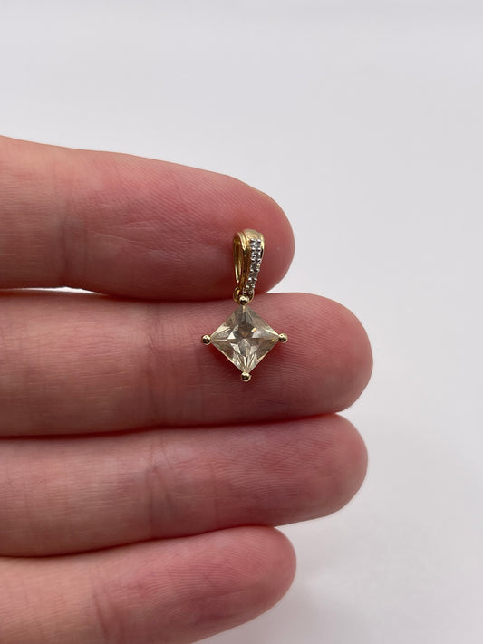 9ct gold quartz and zircon pendant