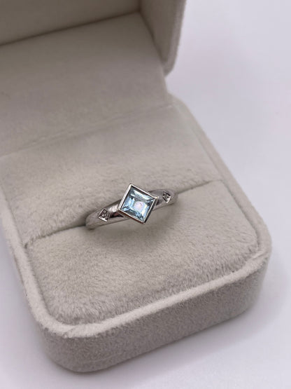 9ct white gold aquamarine and diamond ring