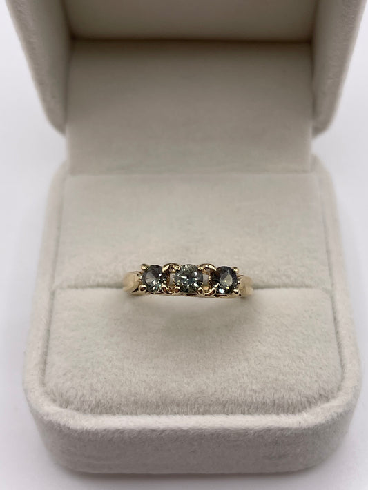 9ct gold quartz ring