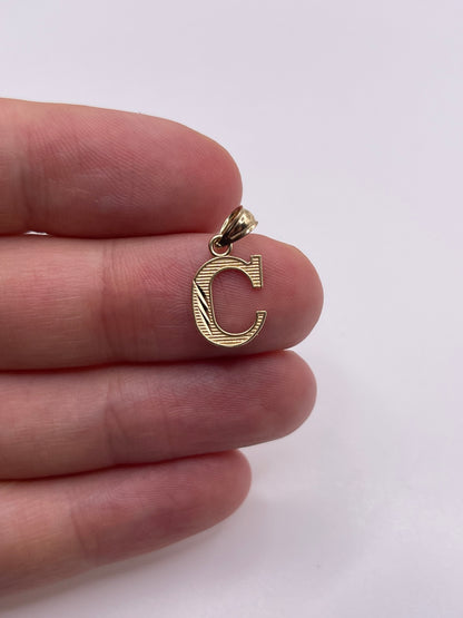 9ct gold initial C pendant