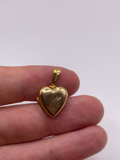 9ct gold heart locket
