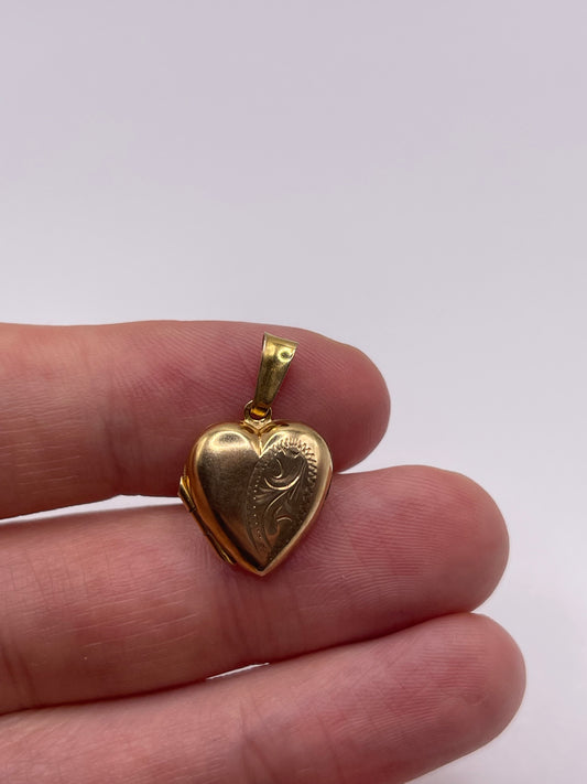 9ct gold heart locket