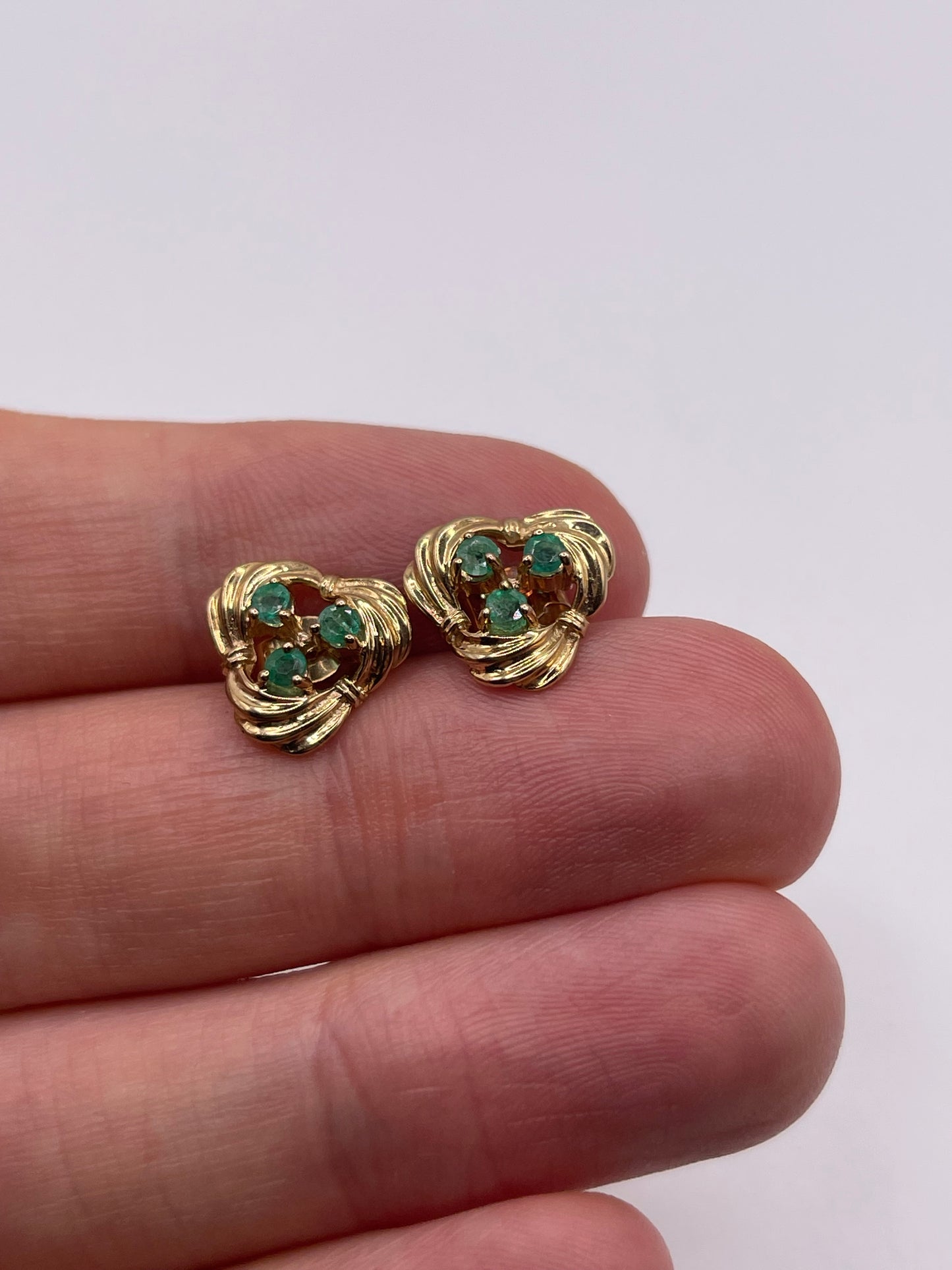 9ct gold emerald earrings