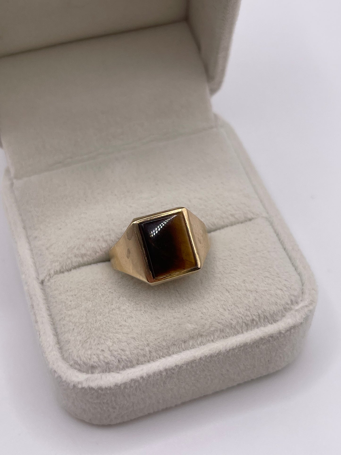 9ct gold tigers eye signet ring