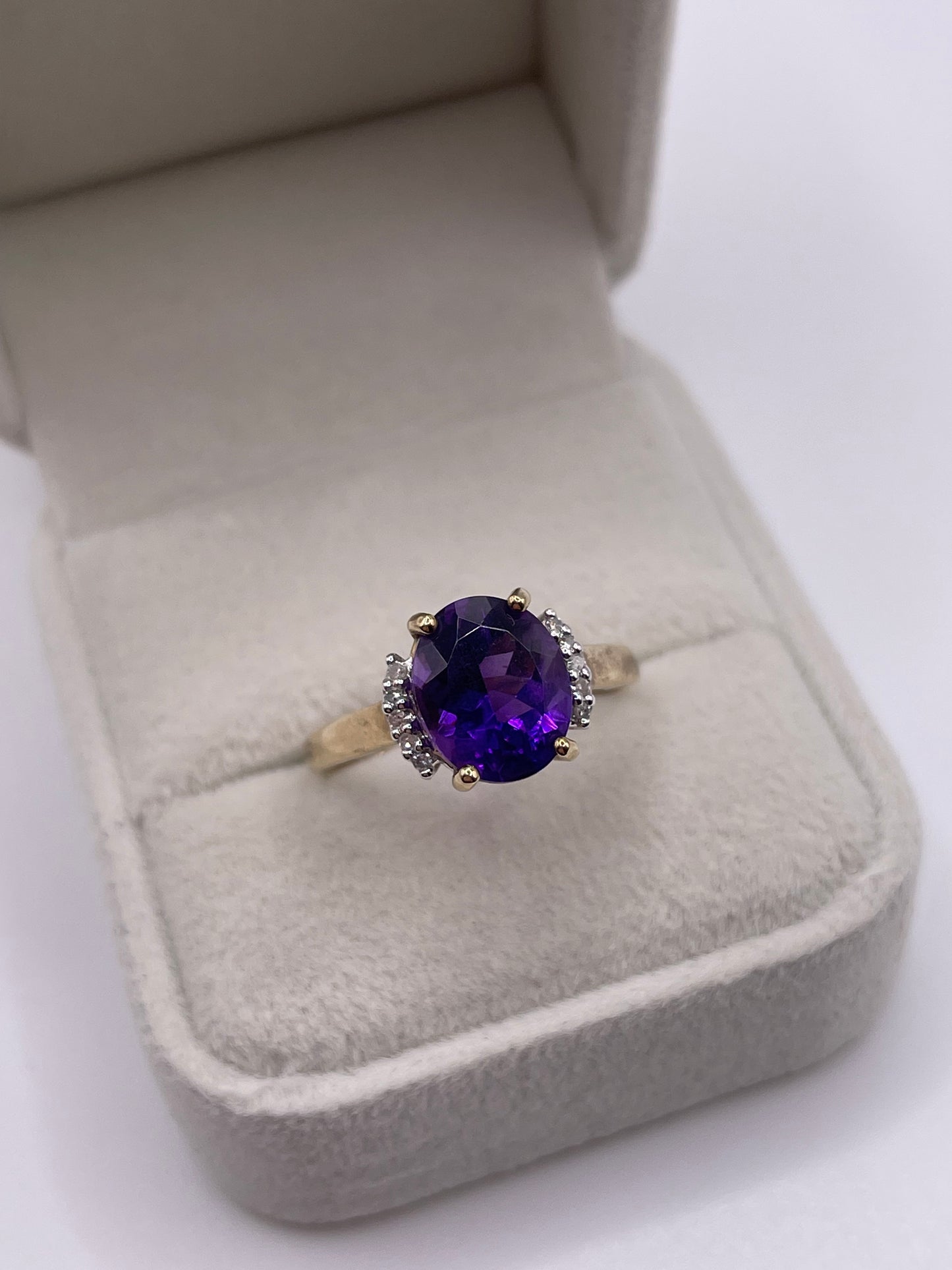 9ct gold amethyst and diamond ring