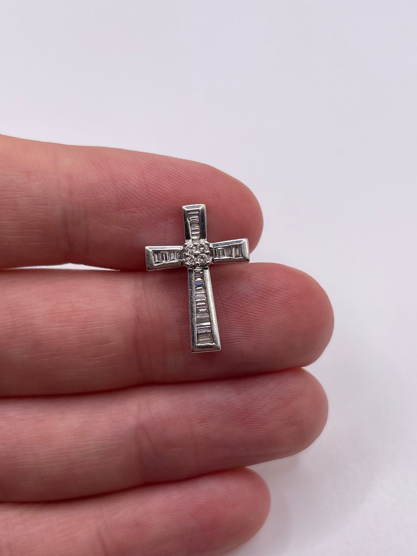 18ct white gold diamond cross pendant