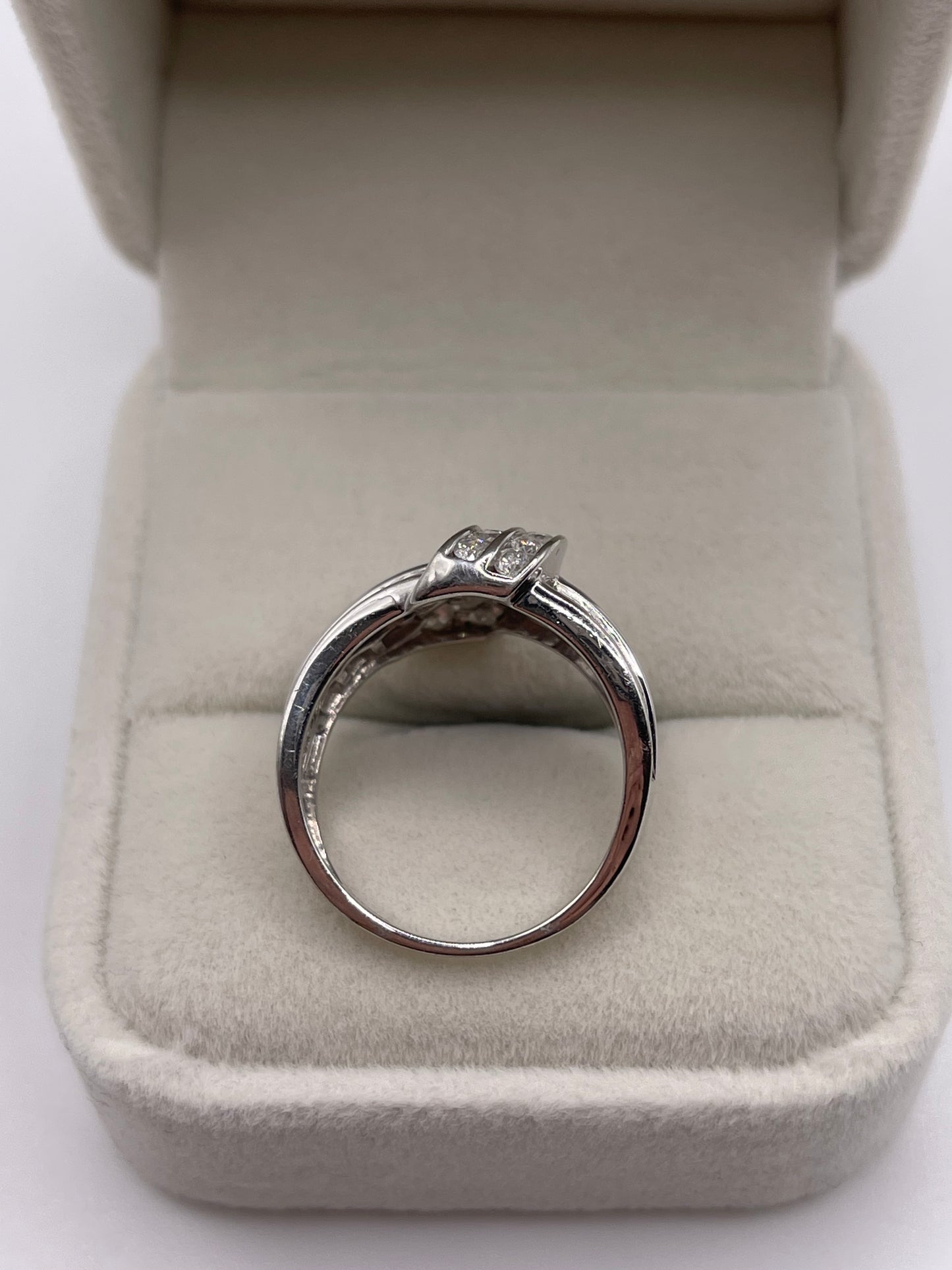 9ct white gold diamond cluster ring