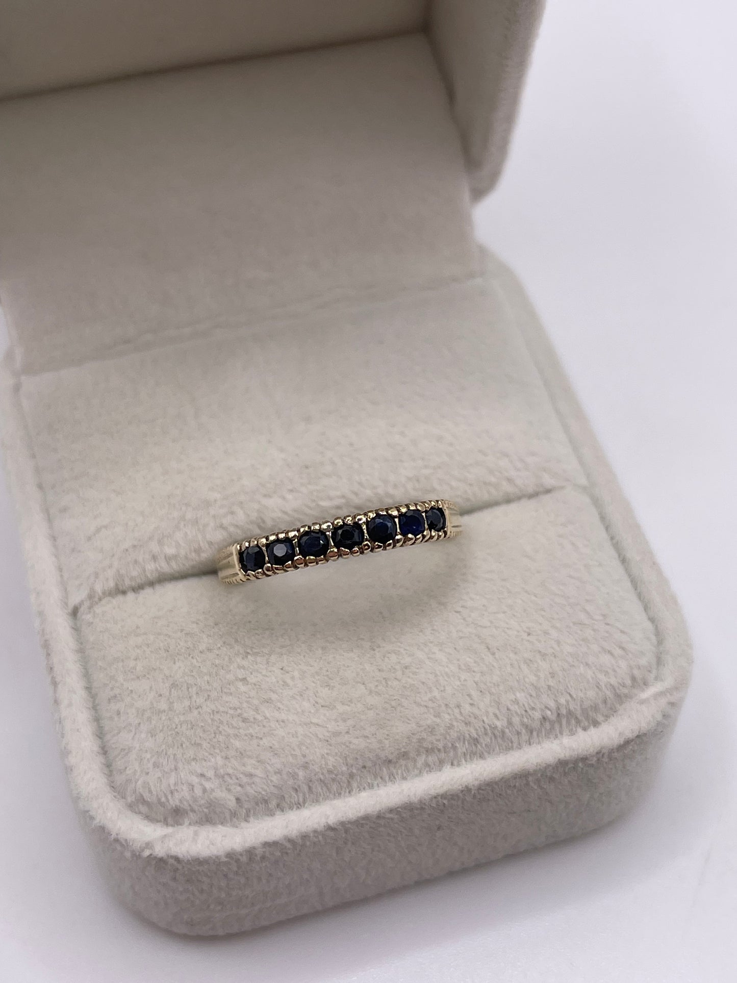 9ct gold sapphire ring