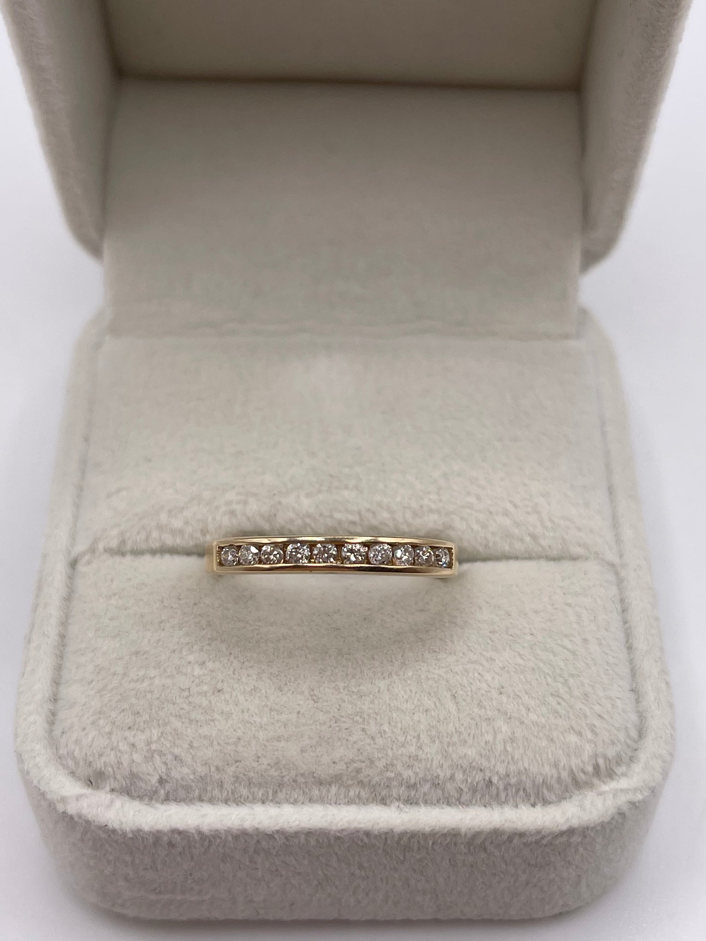 9ct gold diamond ring