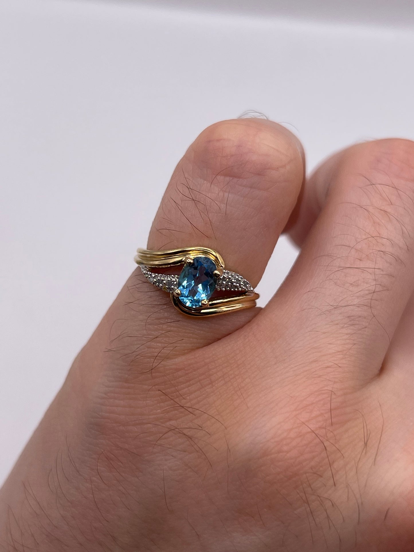 9ct gold topaz and diamond ring