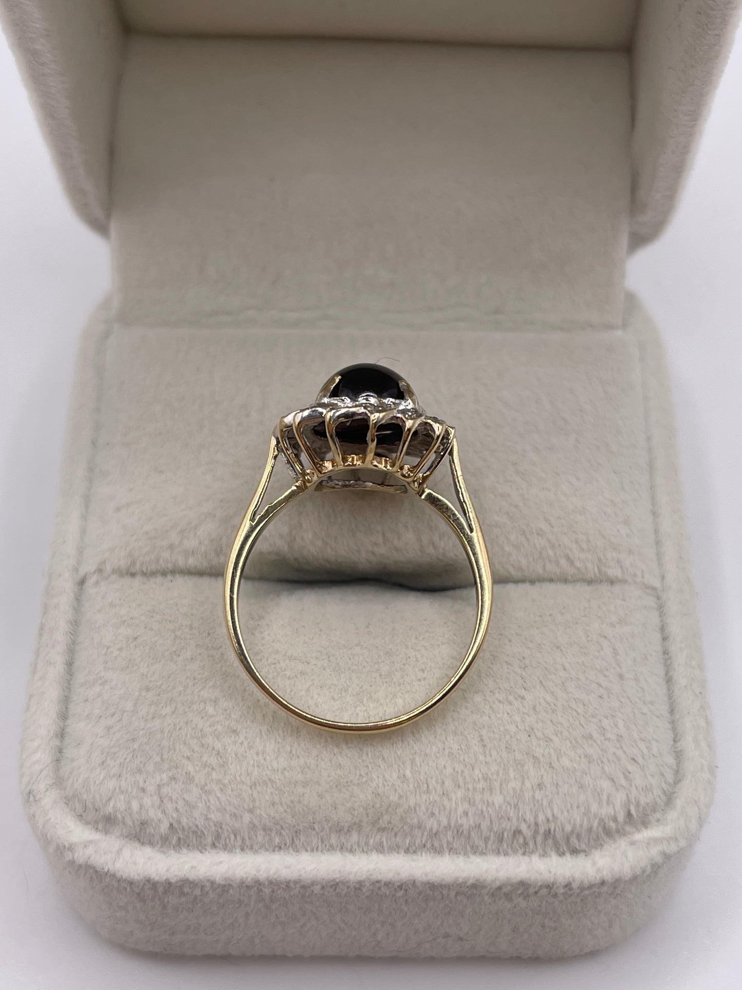 9ct gold cabochon garnet and diamond ring