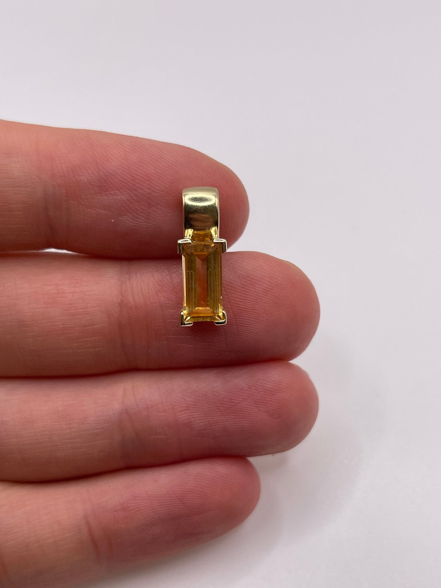 9ct gold citrine pendant