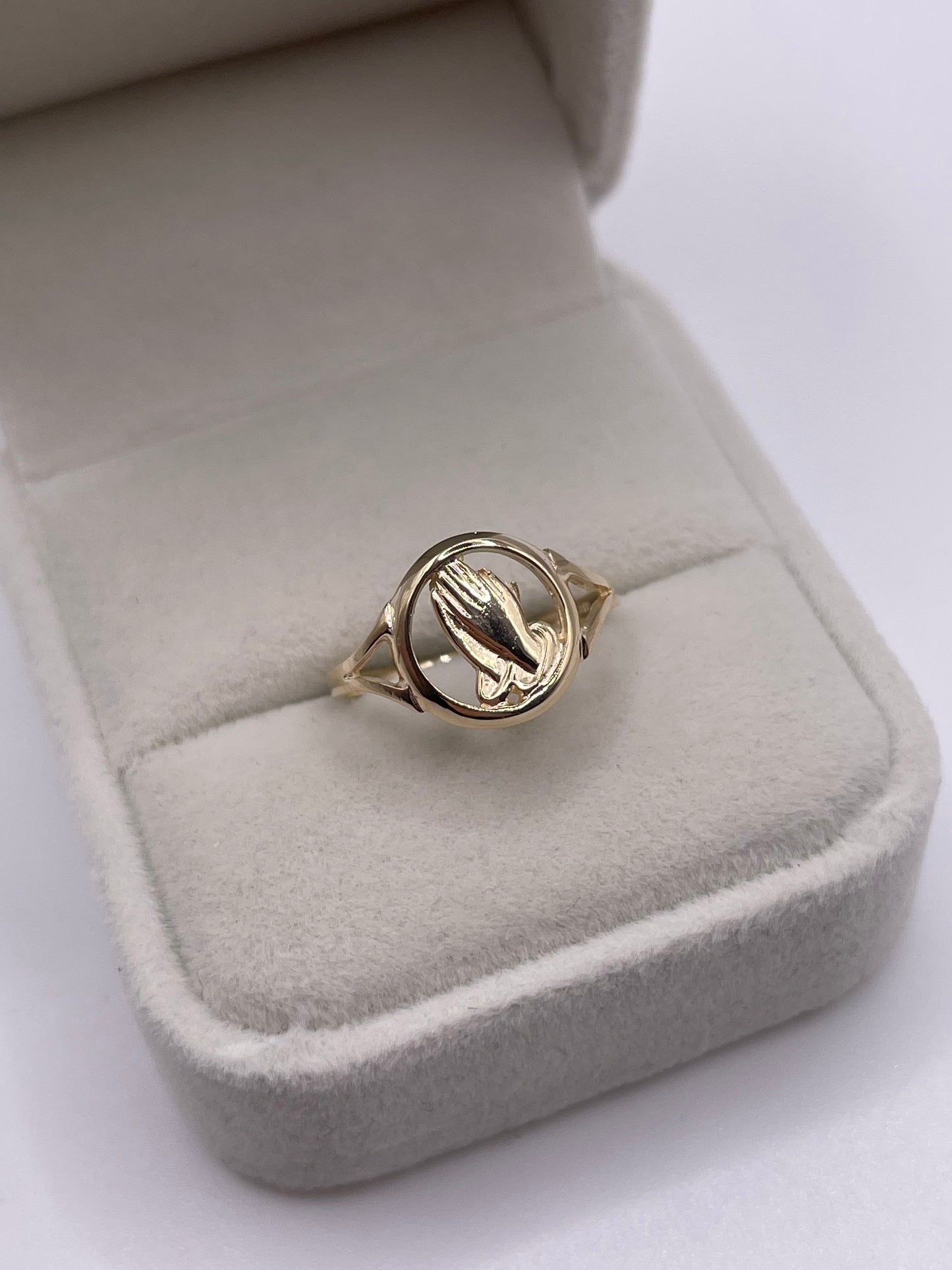 9ct gold praying hands ring