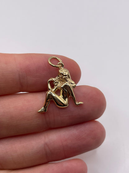 9ct gold Virgo pendant