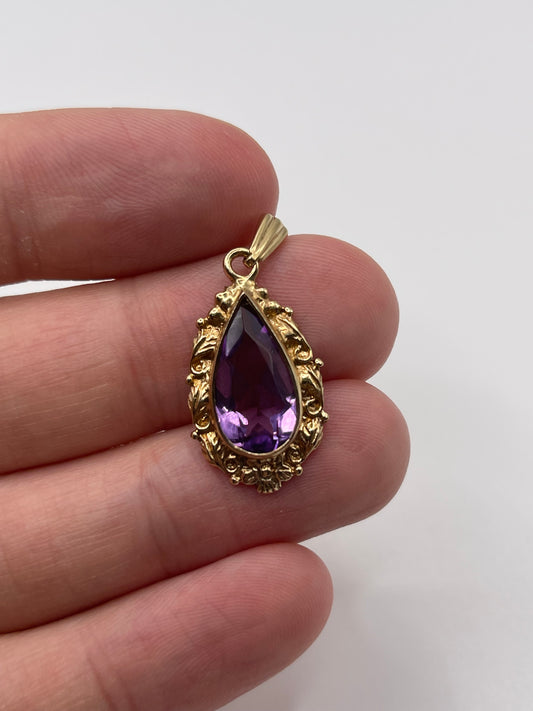 9ct gold amethyst pendant