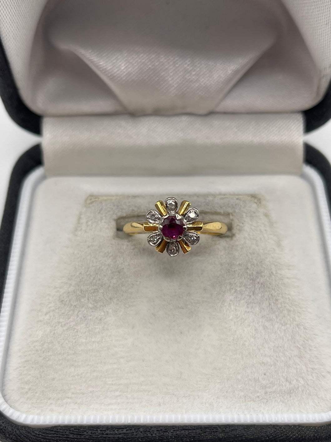 18ct gold ruby and diamond ring
