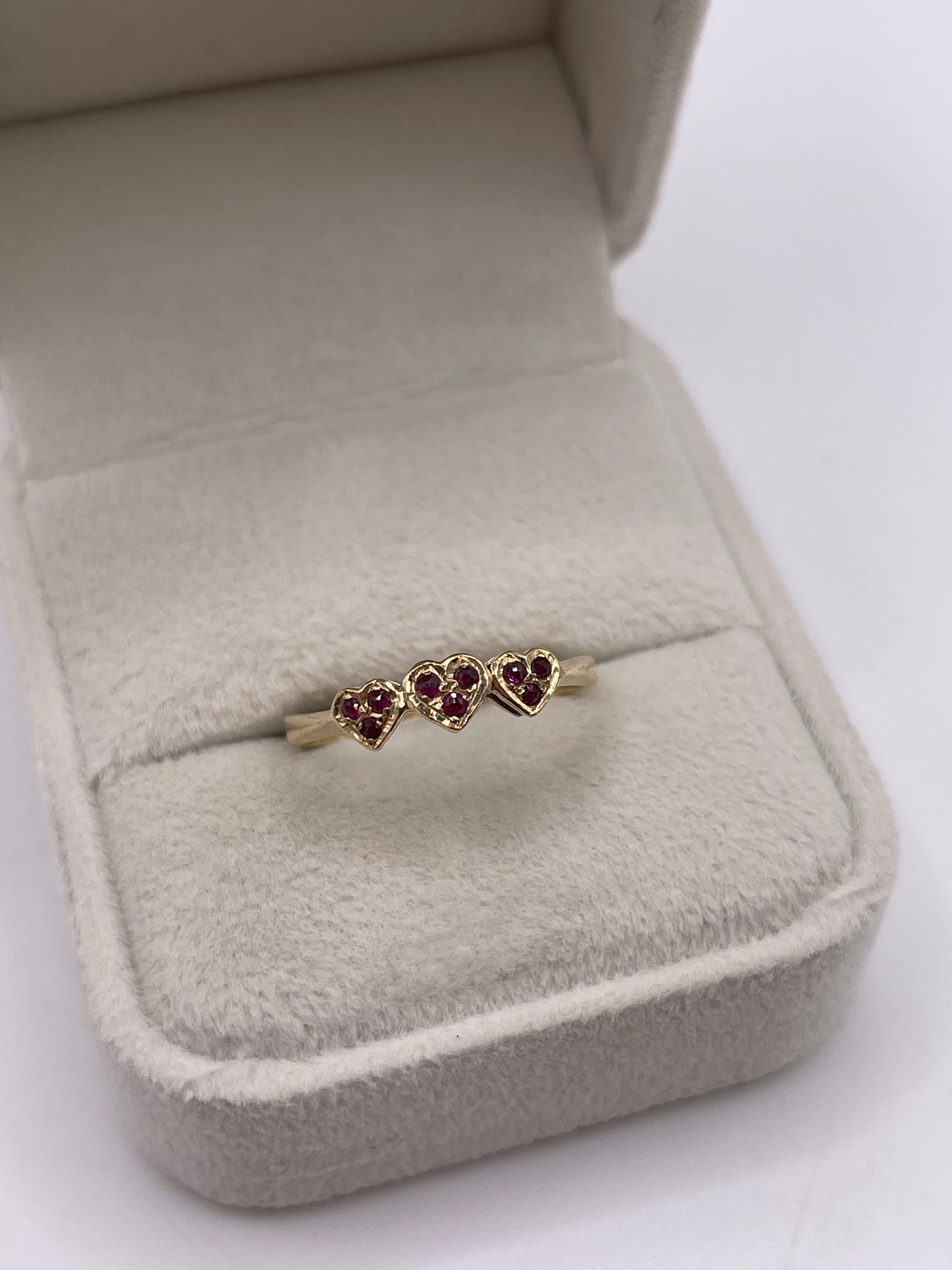 9ct gold ruby heart ring