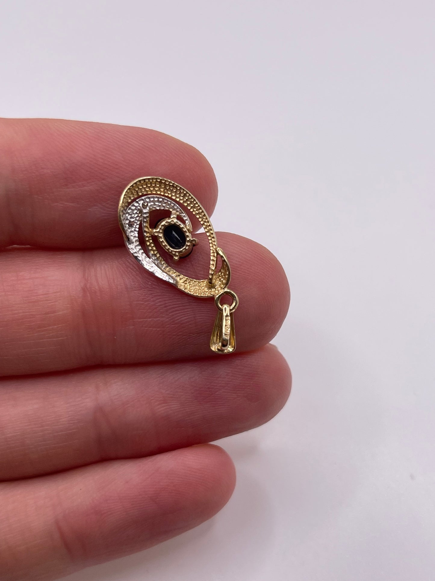 9ct gold sapphire and diamond pendant