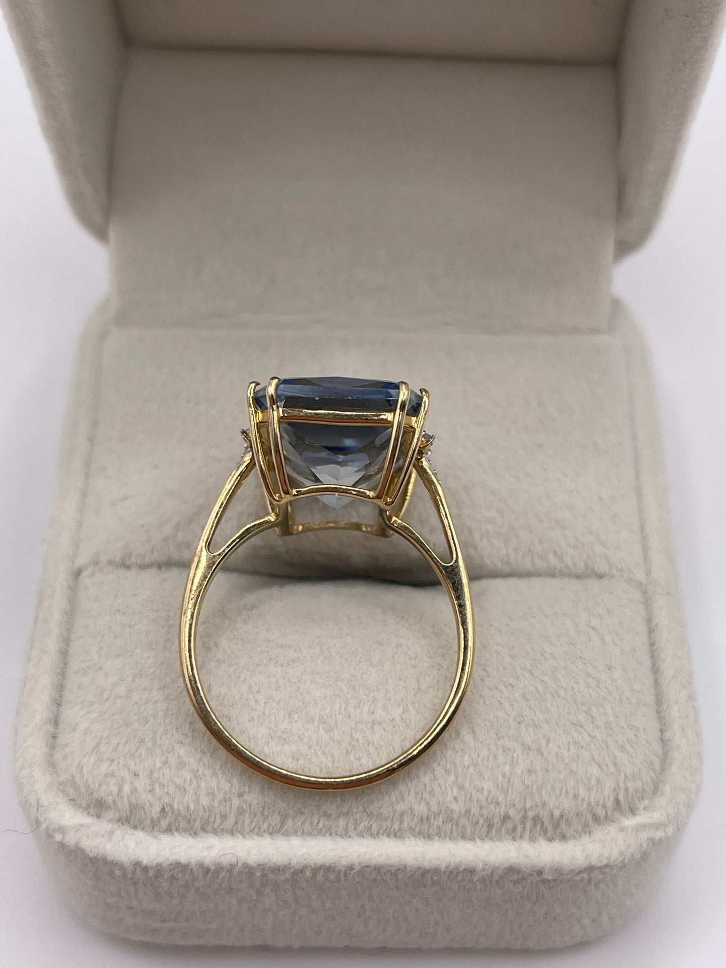 9ct gold topaz and diamond ring