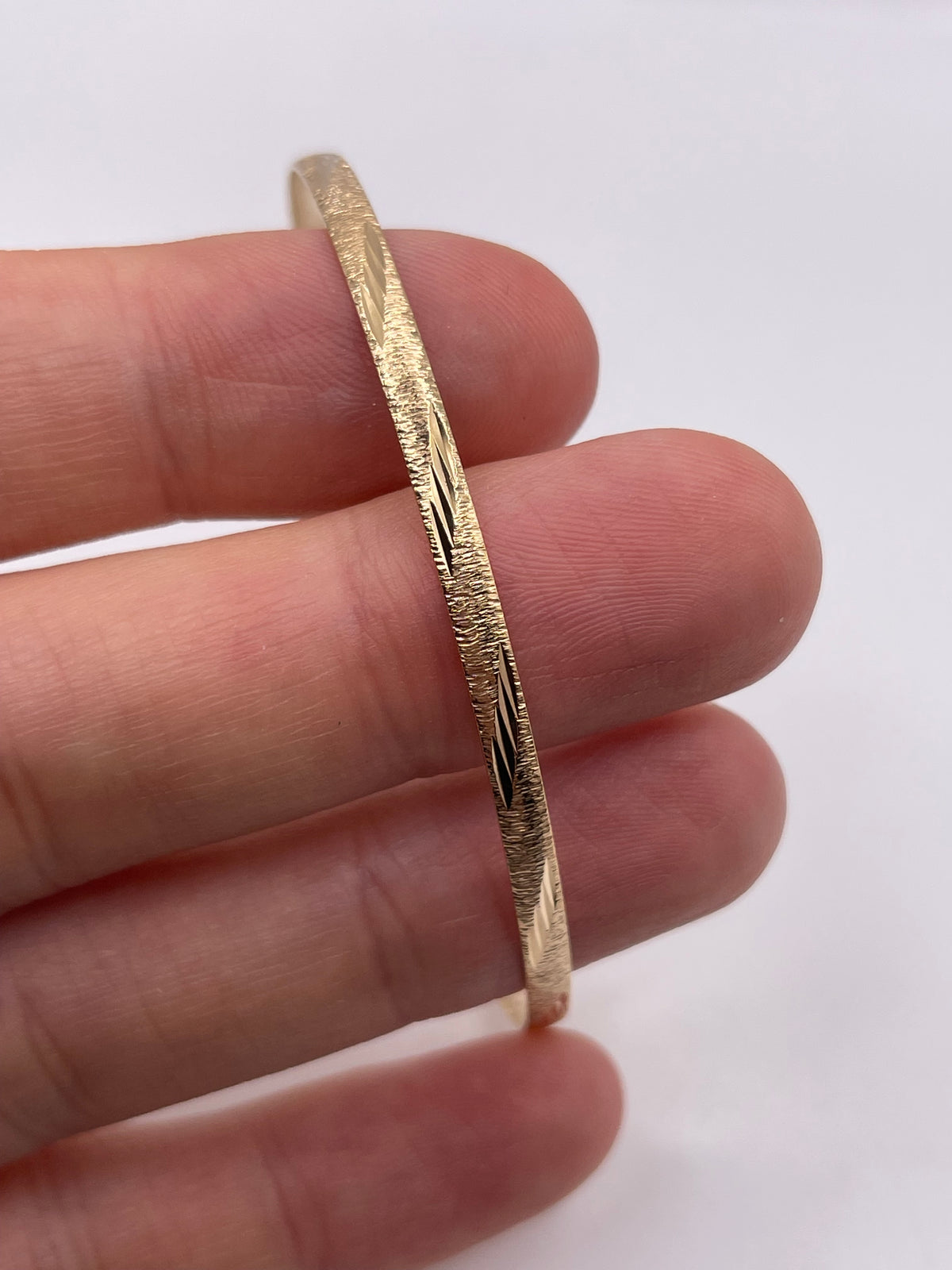 9ct gold bangle