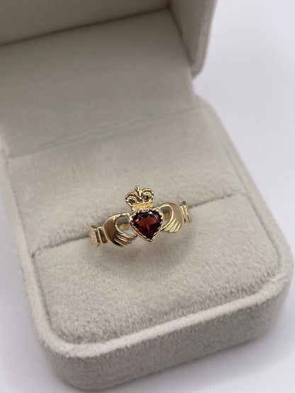 9ct gold amethyst claddagh ring