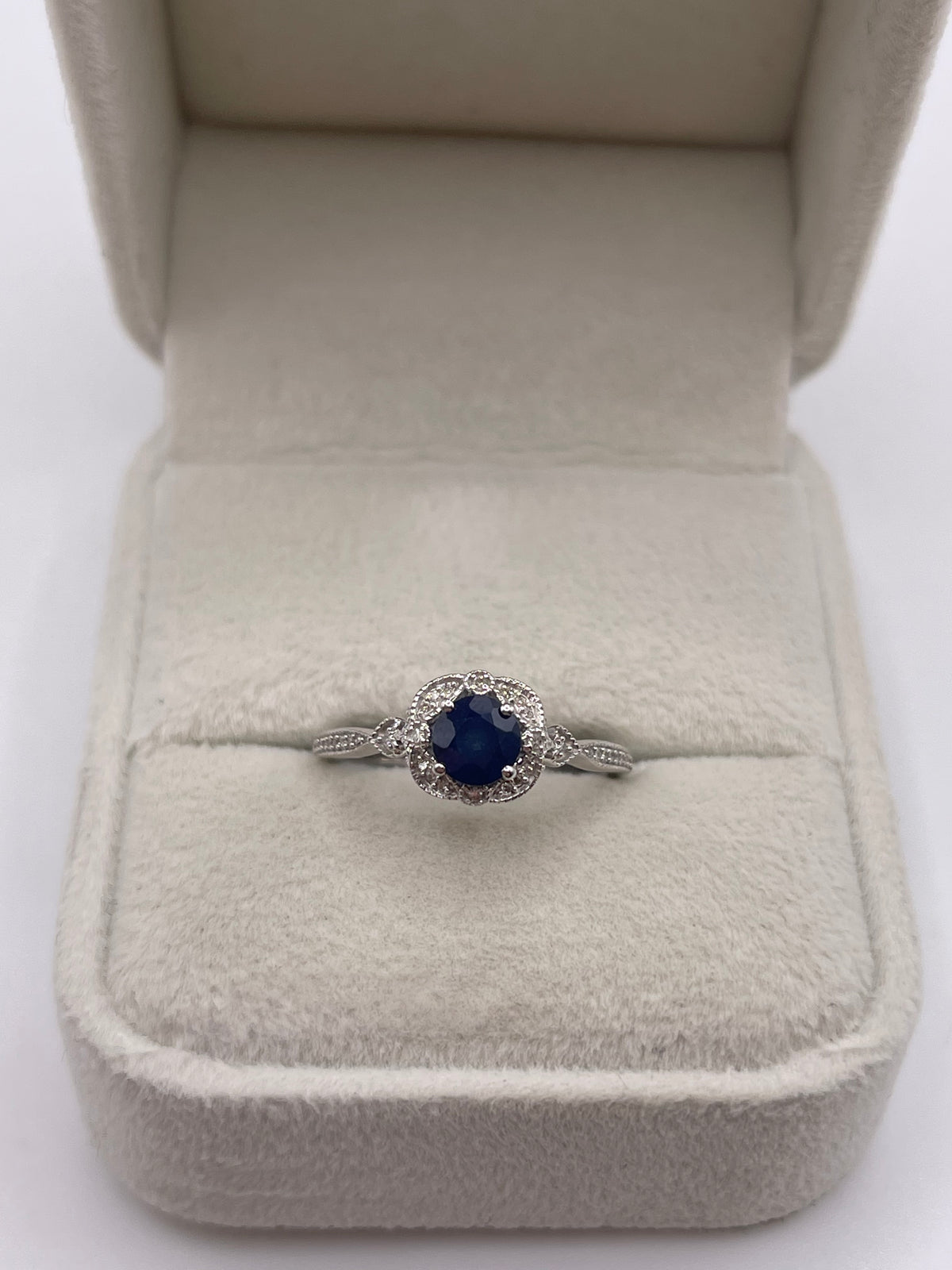 9ct white gold sapphire and diamond ring
