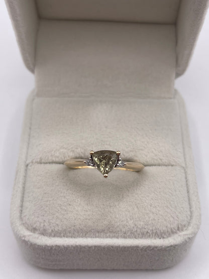 9ct gold quartz and diamond ring