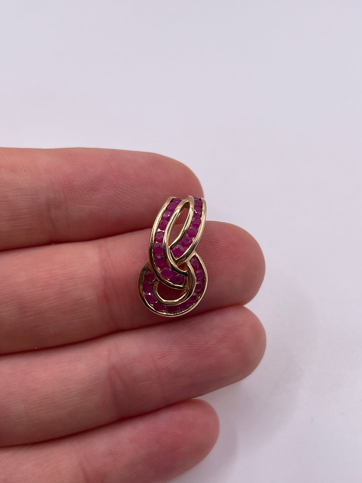 9ct gold ruby pendant
