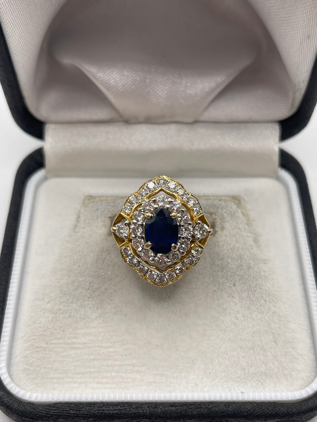 20ct gold sapphire and diamond ring