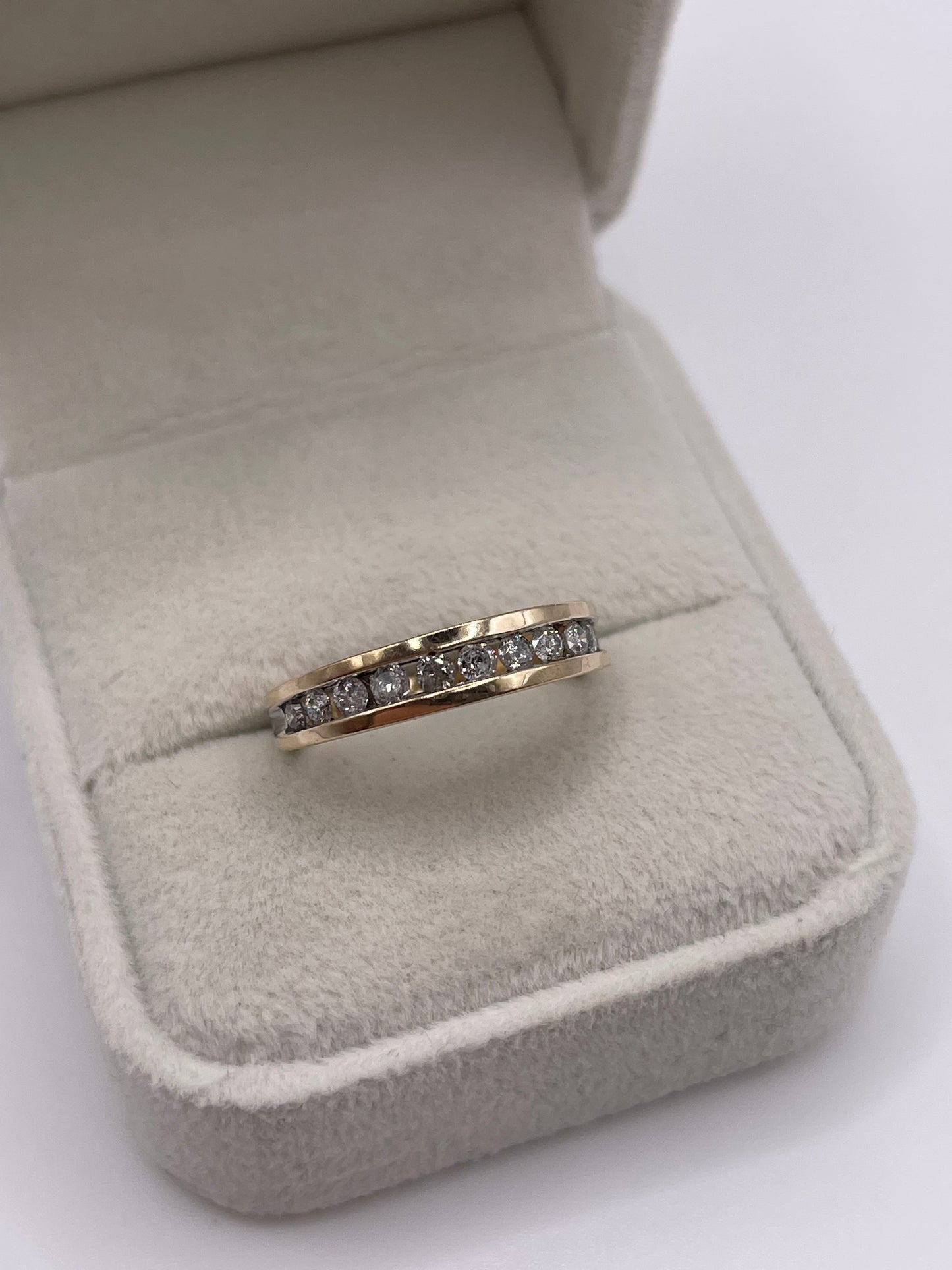 9ct gold diamond ring