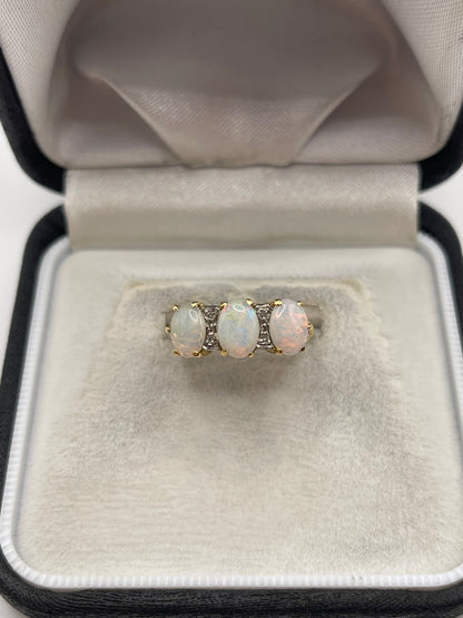 18ct gold opal and diamond ring