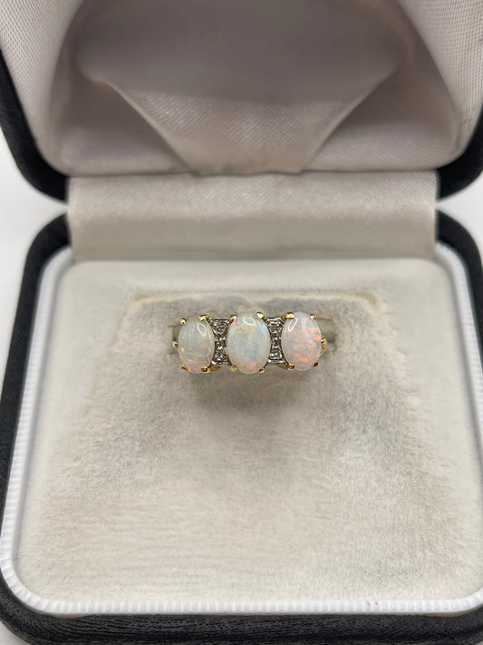 18ct gold opal and diamond ring