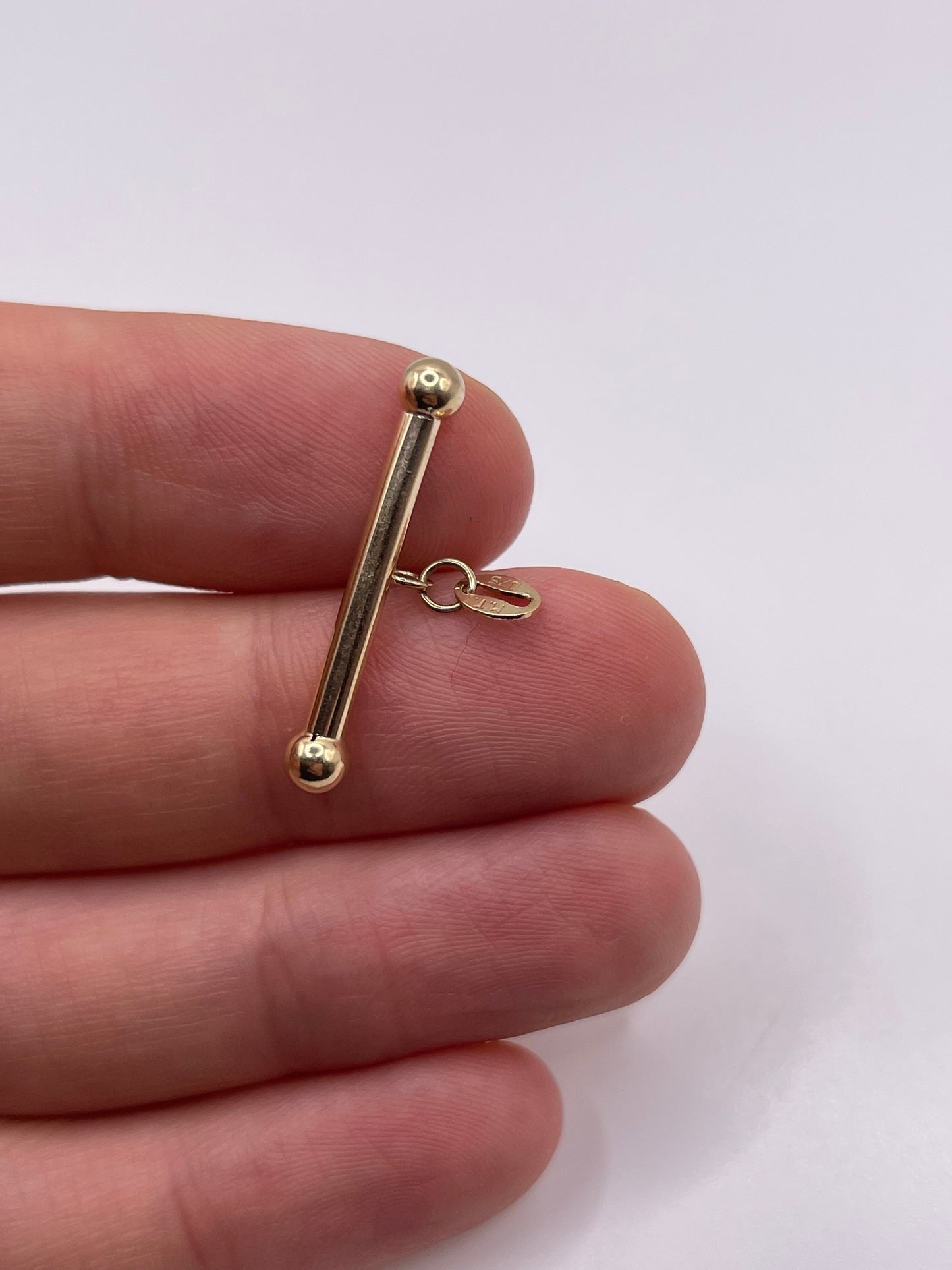 9ct gold t bar pendant