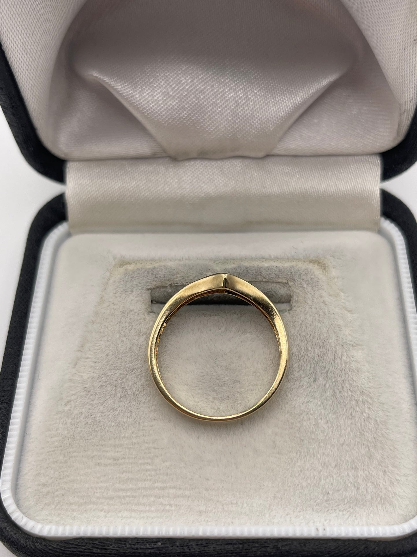 9ct gold amethyst and diamond wishbone ring