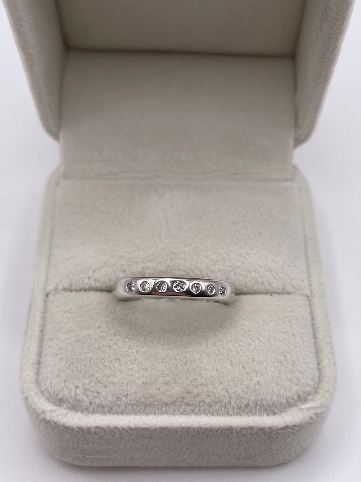 18ct white gold diamond ring