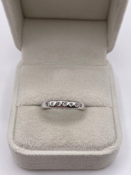 18ct white gold diamond ring