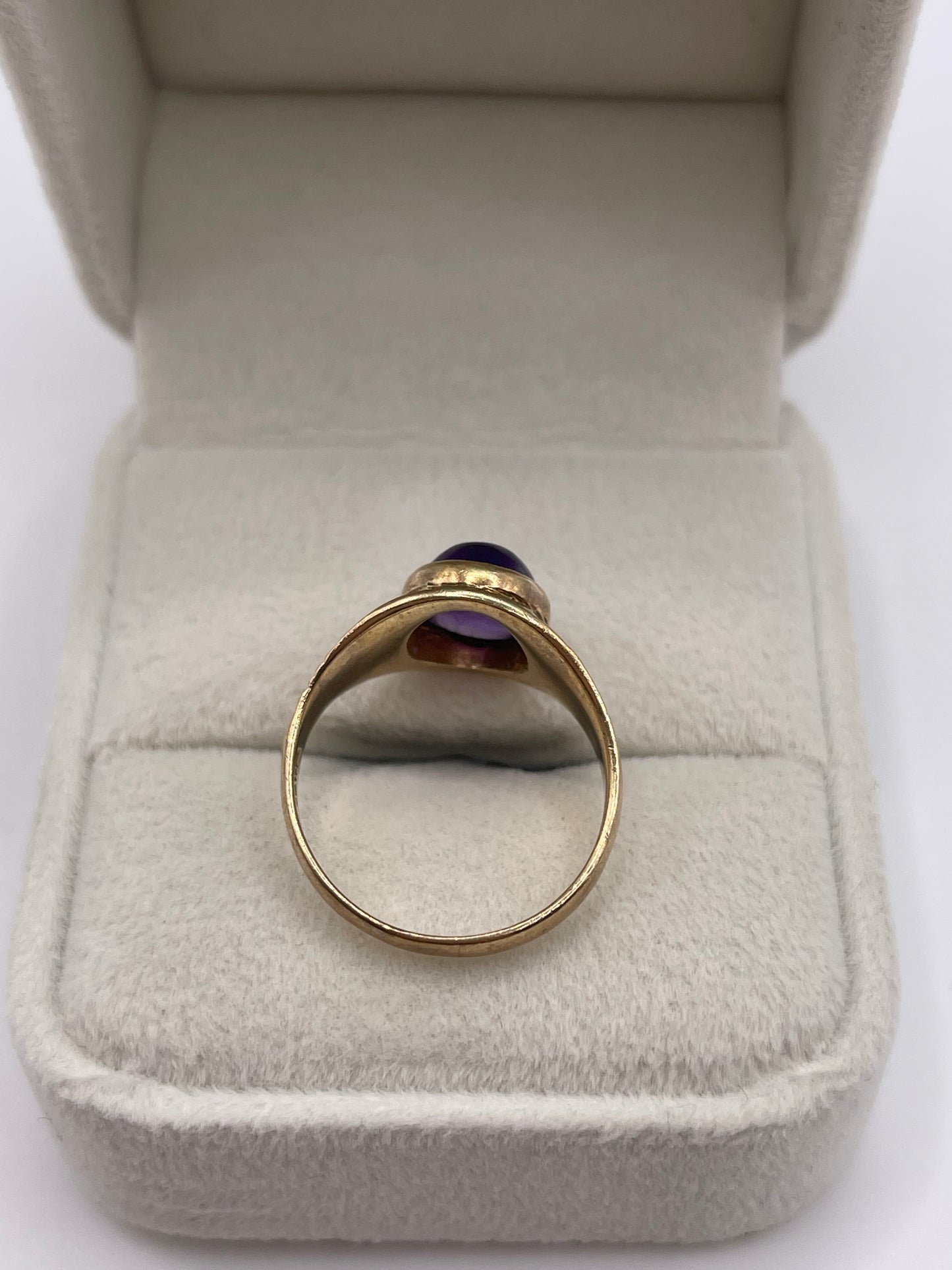 9ct gold cabochon amethyst ring