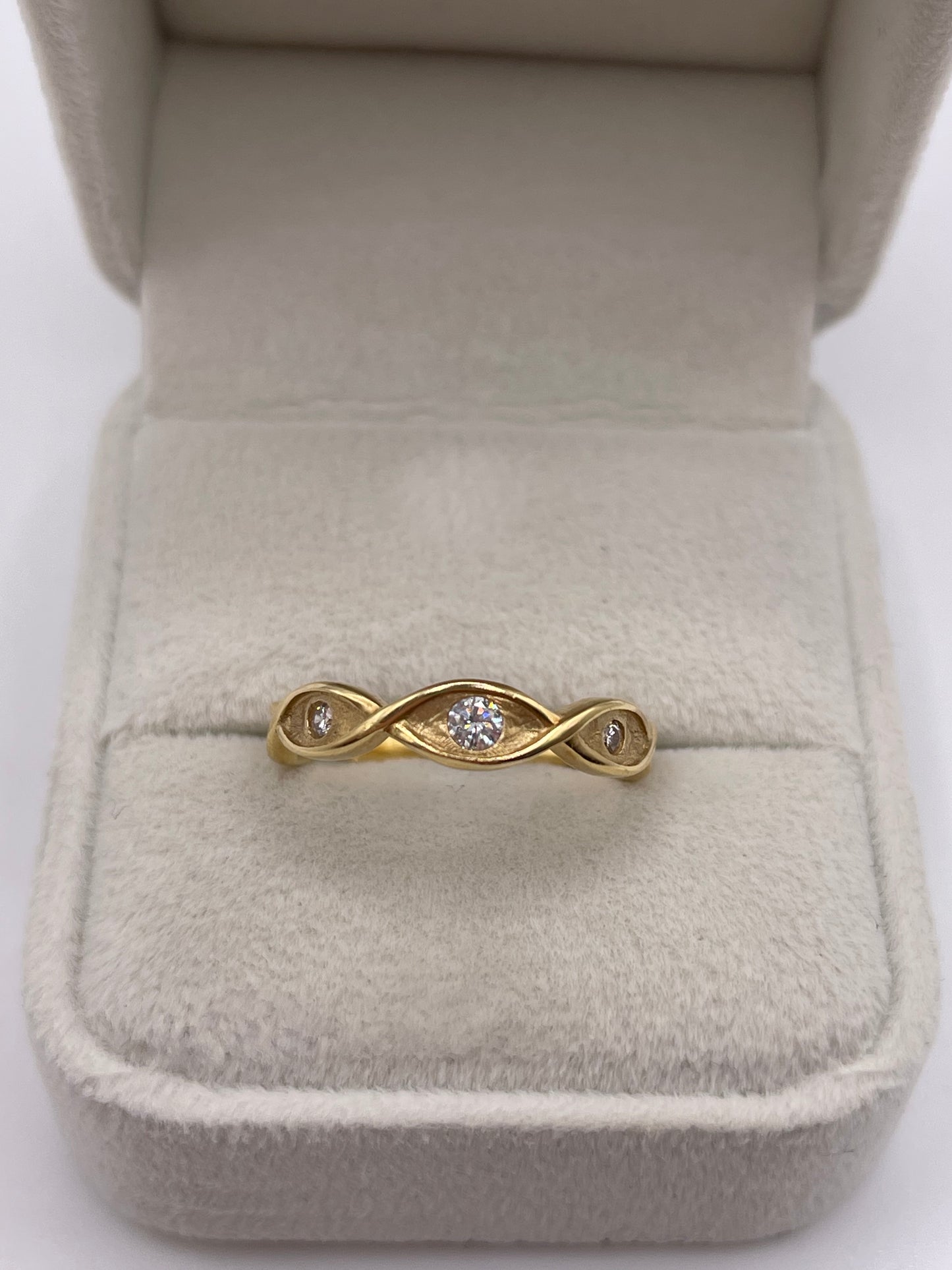 Clogau 18ct gold diamond ring