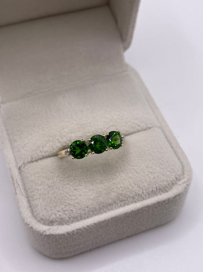 9ct gold diopside and diamond ring