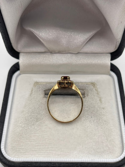 9ct gold garnet cluster ring