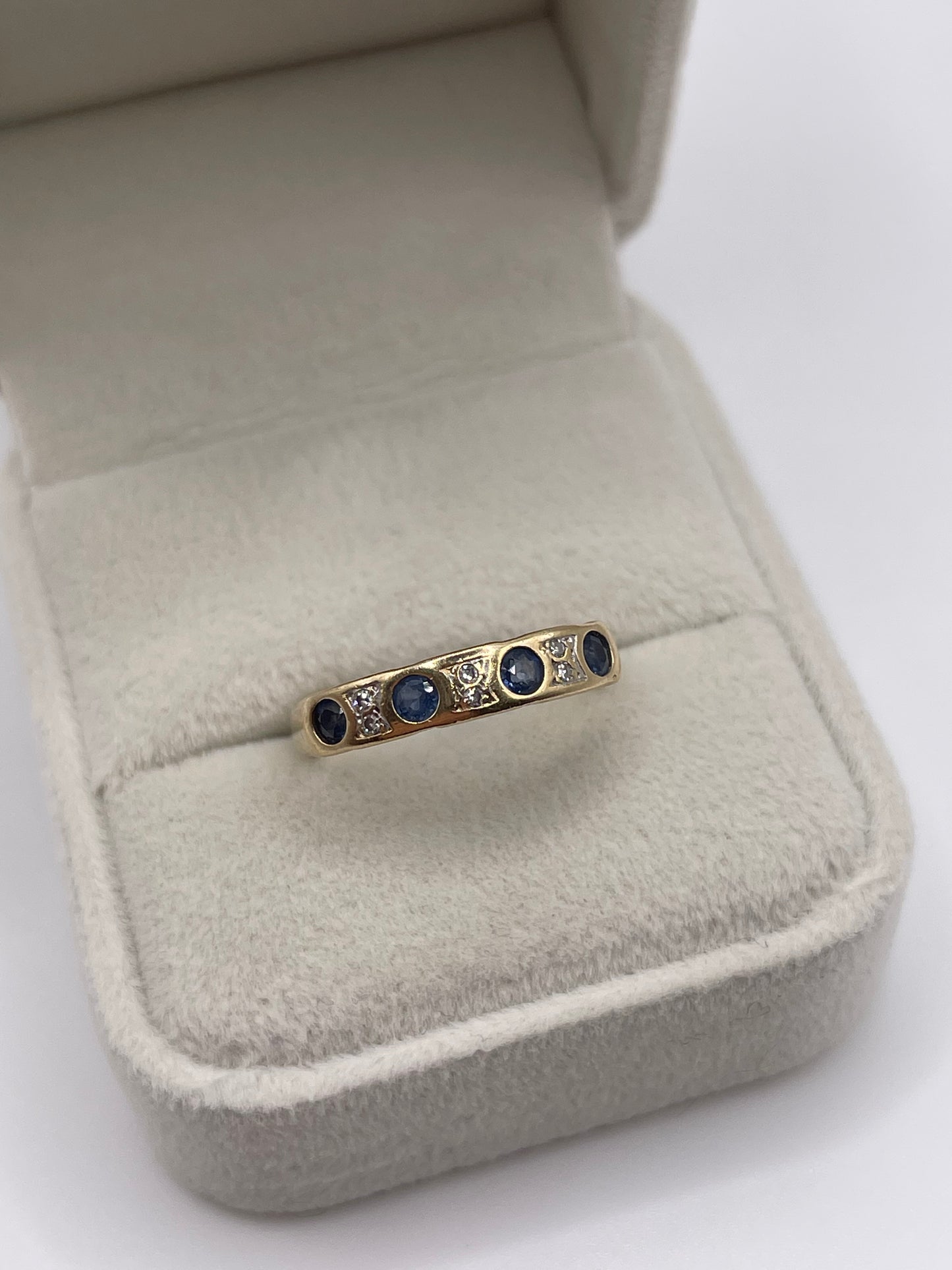 9ct gold sapphire and diamond ring