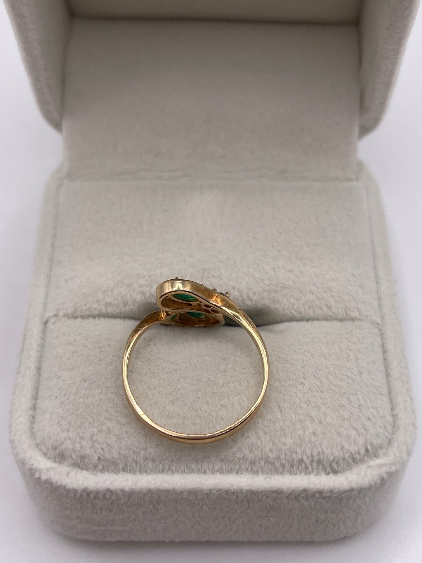 9ct gold green agate and cz ring