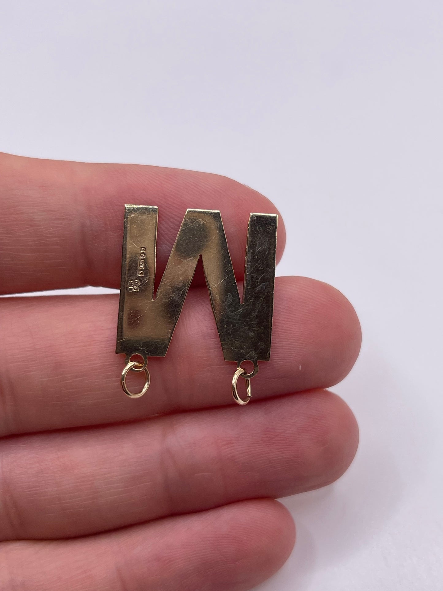 9ct gold M pendant