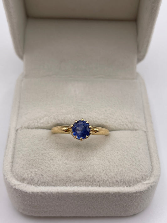 Antique 18ct gold sapphire ring