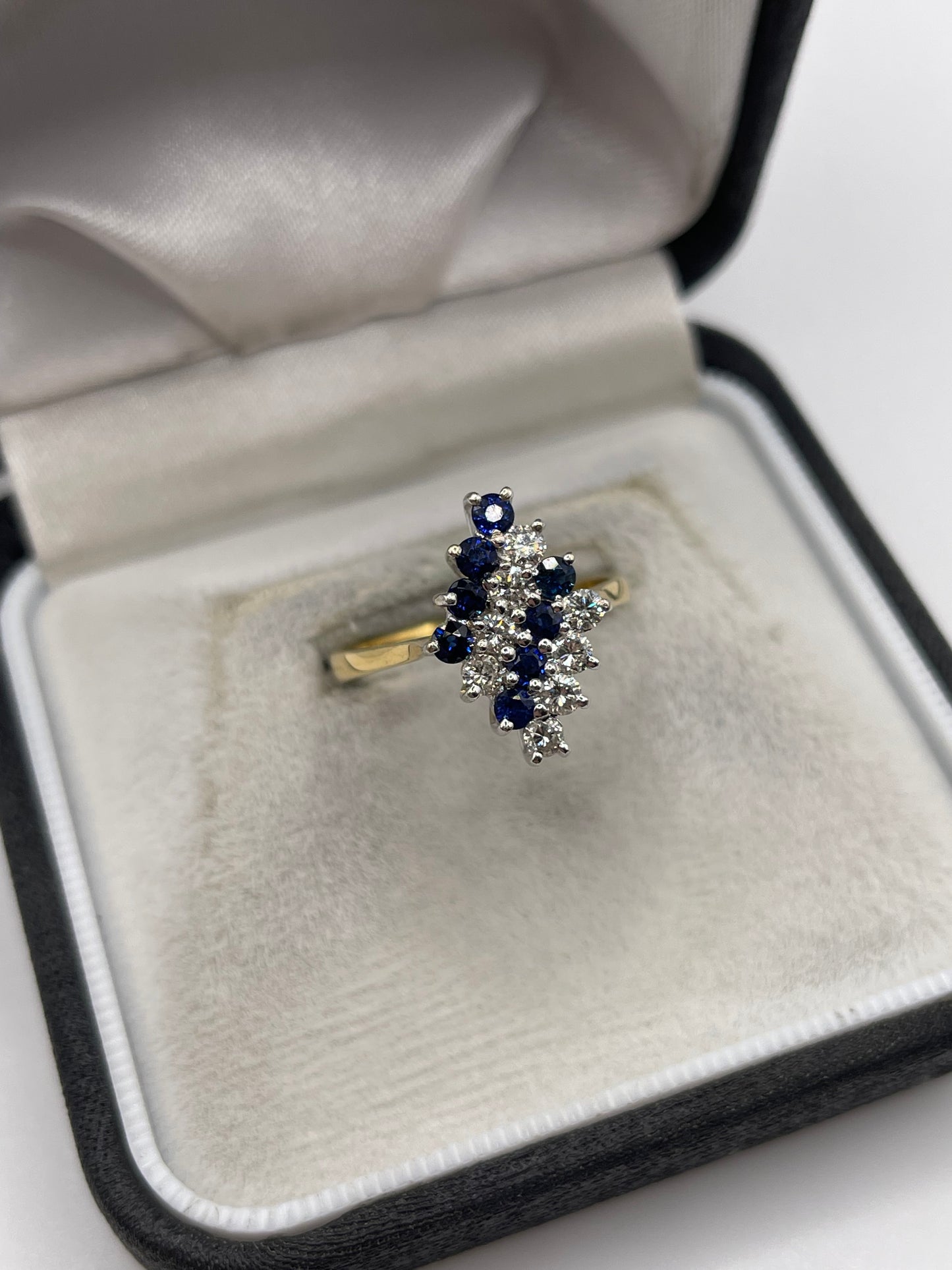 18ct gold sapphire and diamond ring