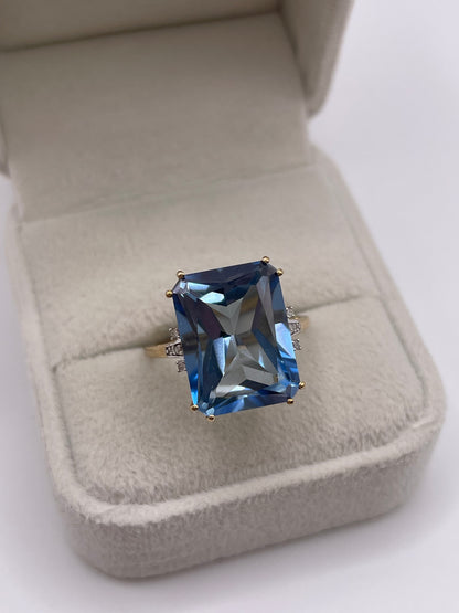 9ct gold topaz and diamond ring