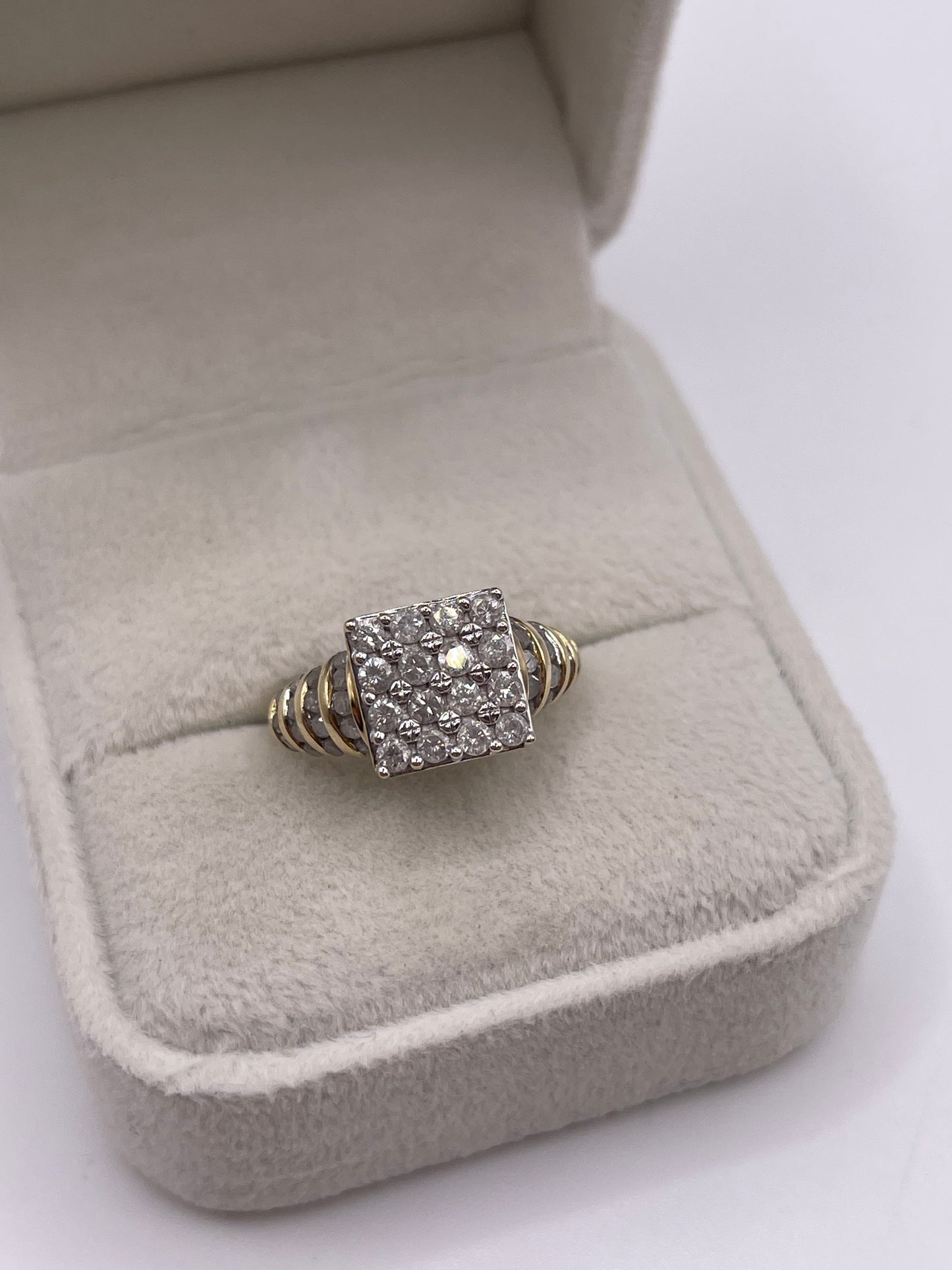 9ct gold diamond cluster ring