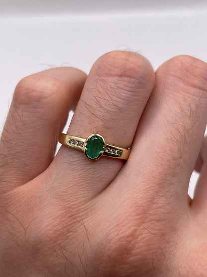 9ct gold emerald and diamond ring