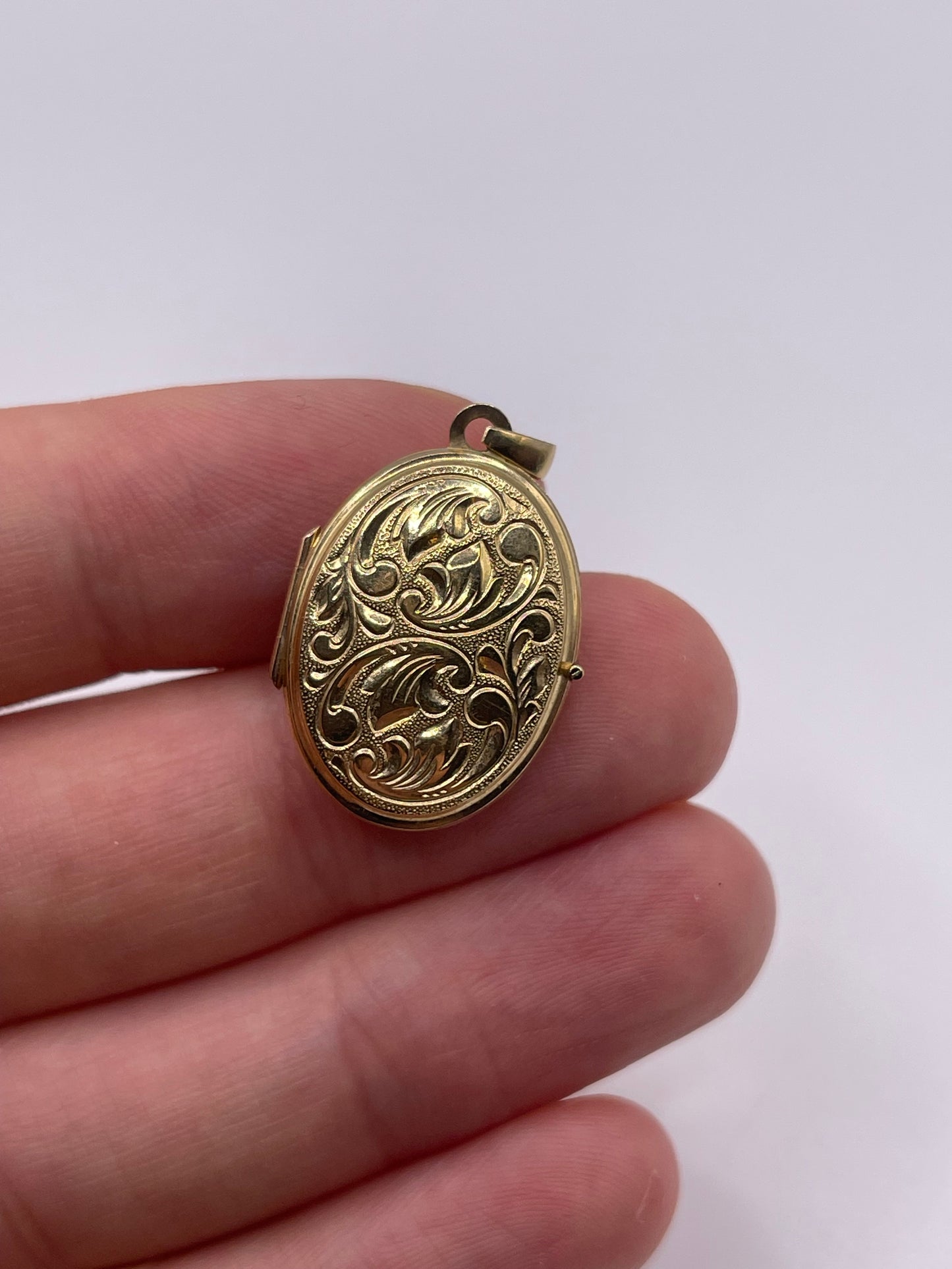 9ct gold locket pendant
