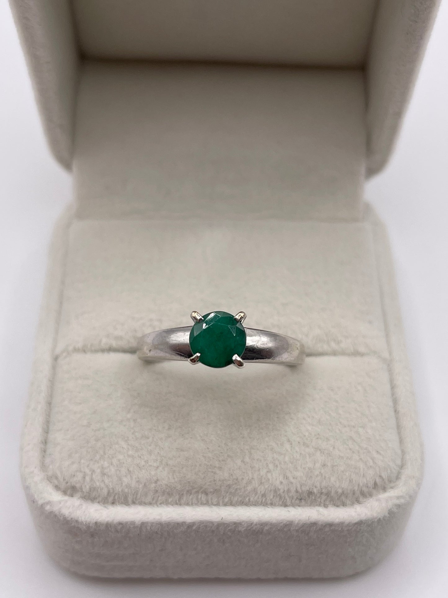 9ct white gold emerald ring